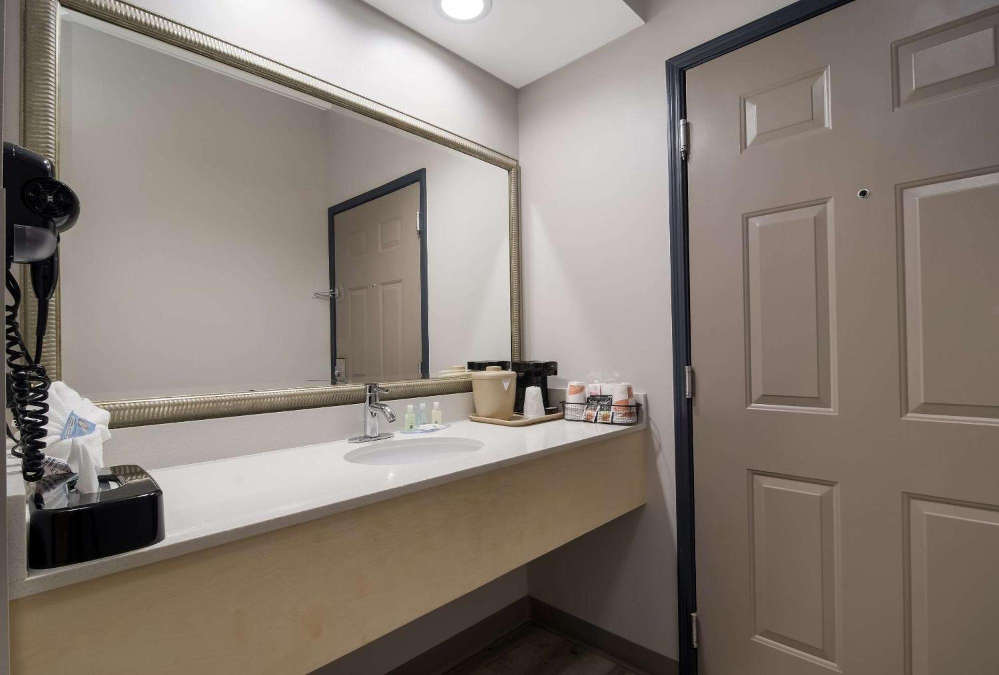 Quality Inn Goldsboro Eksteriør billede